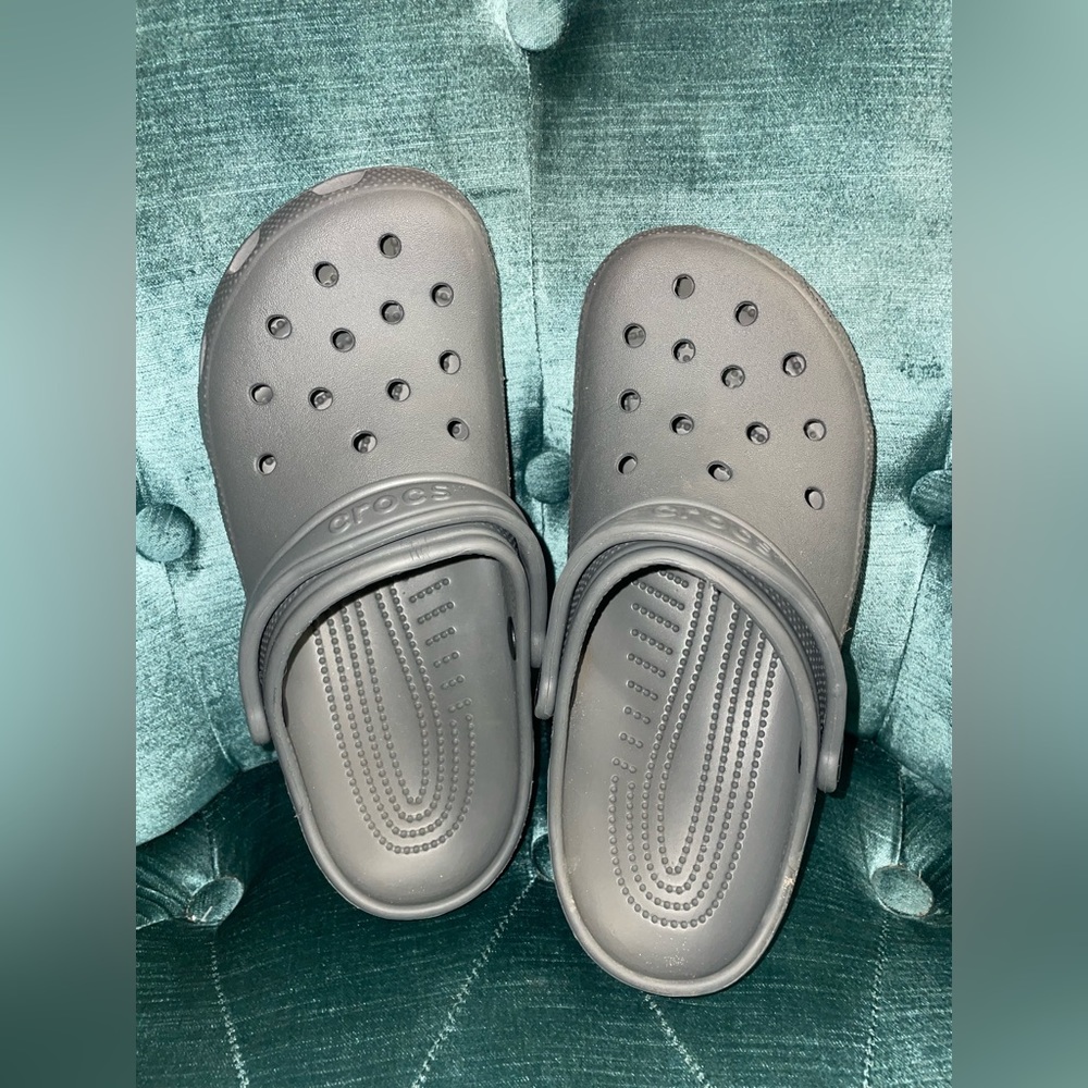 Size 8 crocs